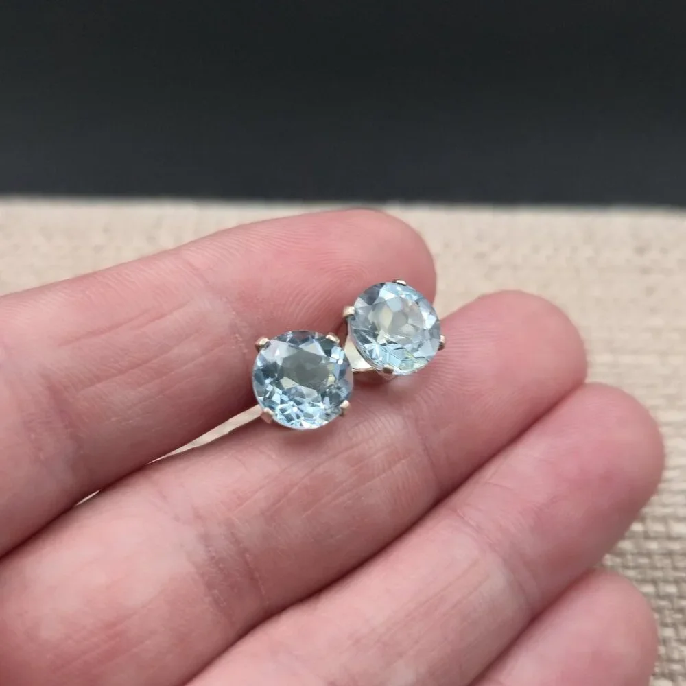 Sterling Silver Brilliant Blue Topaz Gem Stud Earrings A6975